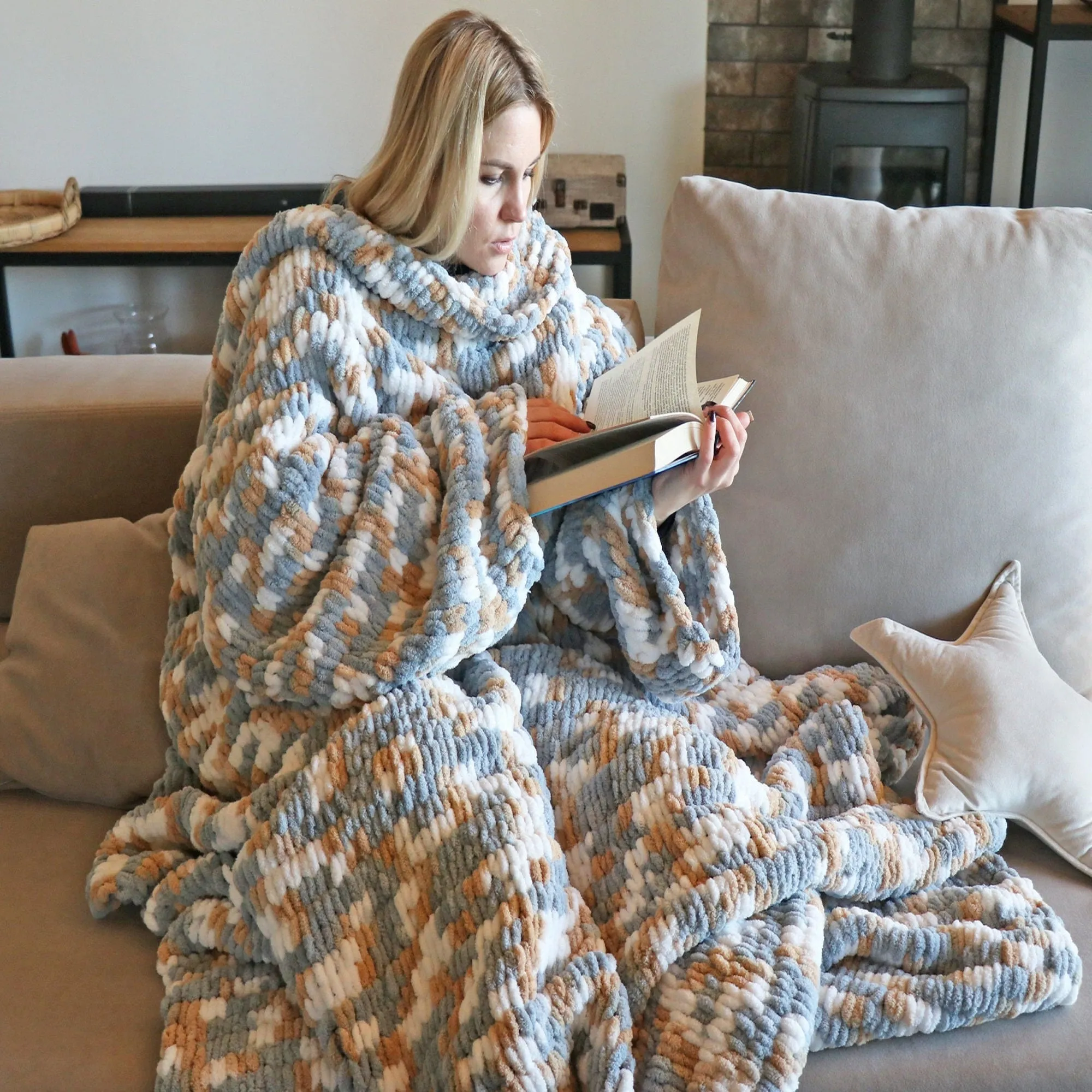 Finger knitting Blanket pattern, US standard terms, Skill level beginner