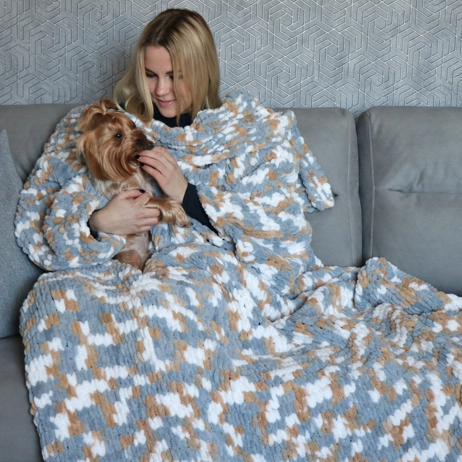 Finger knitting Blanket pattern, US standard terms, Skill level beginner