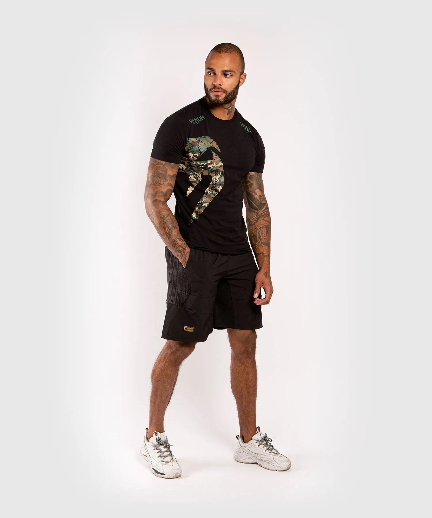 T-Paita - Venum - 'Giant' - Musta-Camo